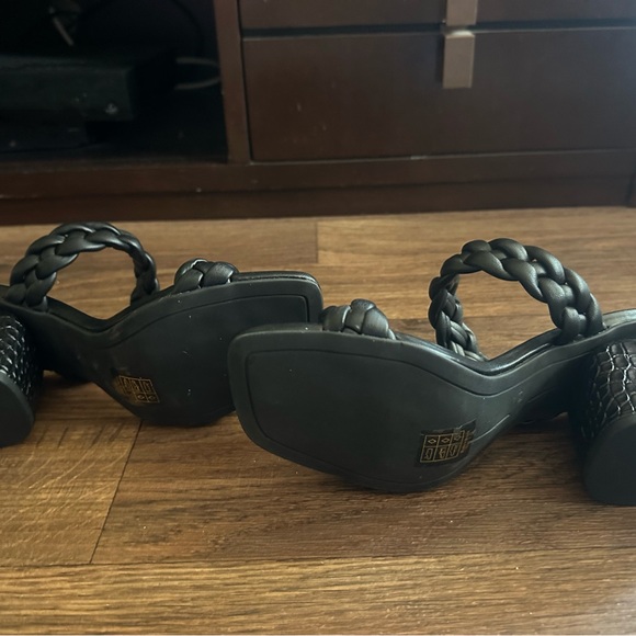 Brand New!! - Picture 3 of 7